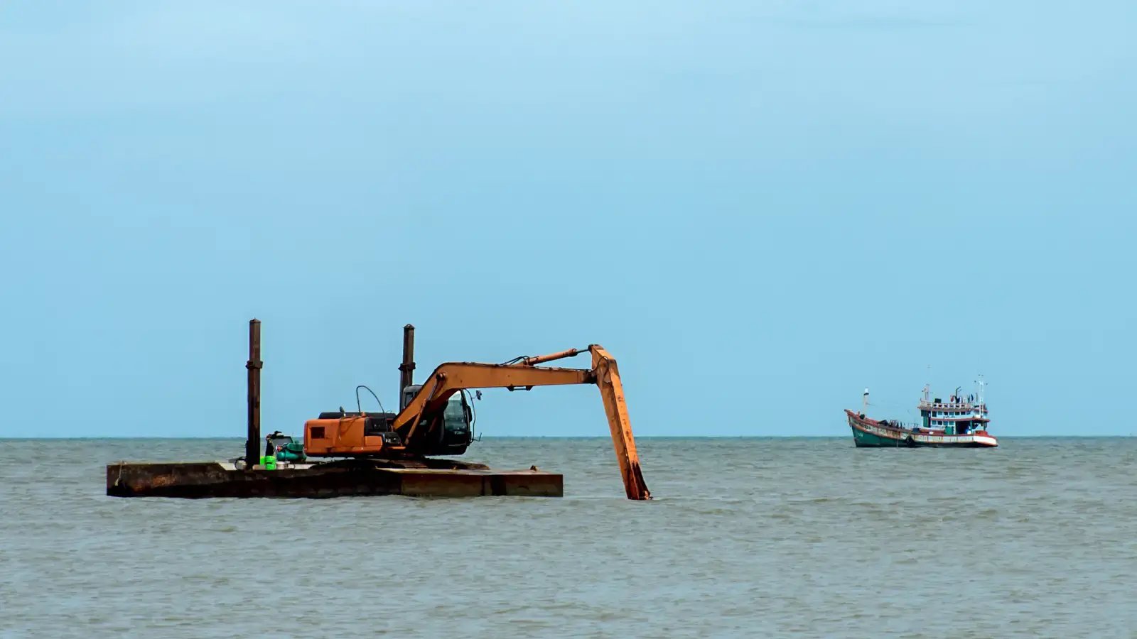 eddy-excavator-pump-attachment-barge-mounted-excavator-1600x900